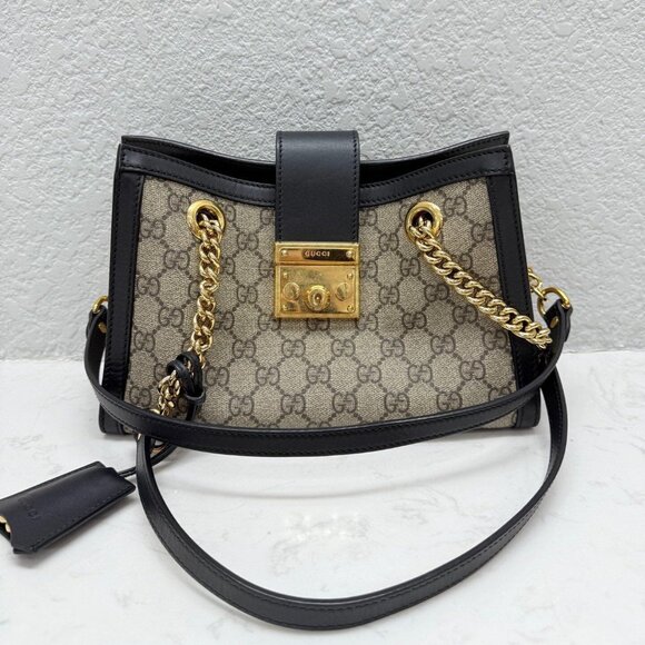 Exquisitely compact chain bag